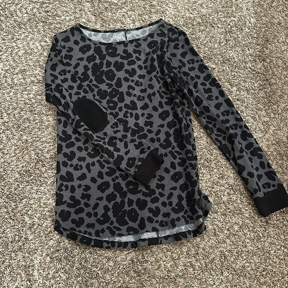Pink clover. Black leopard print sweater